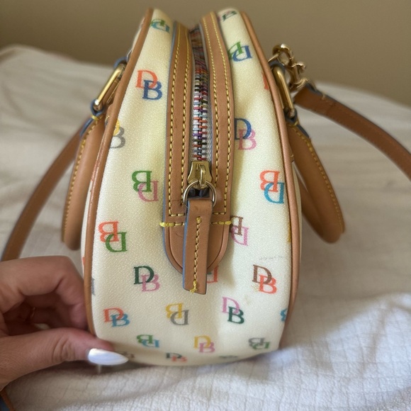 Discontinued Dooney And Bourke Circle It Bag - Picture 10 of 15